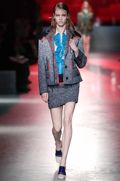 Look 28